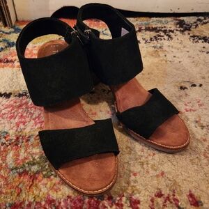 TOMS Heels 6.5 GUC